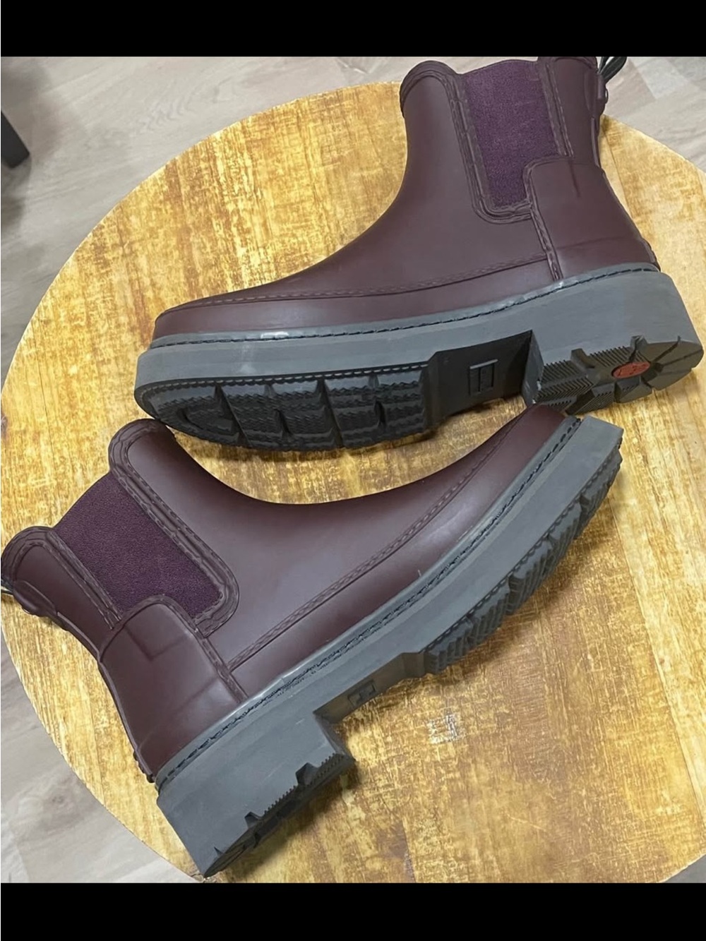 Hunter Women's Chelsea Rain Boots in Deep Burgundy size 8 - Picture 2 of 10
